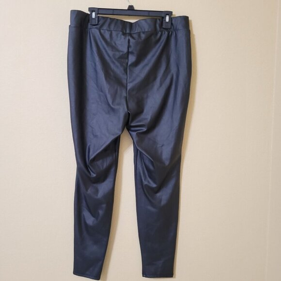 Torrid Womens Faux Leather Leggings Black‎ Size 2 Polyester Spandex - Picture 4 of 10
